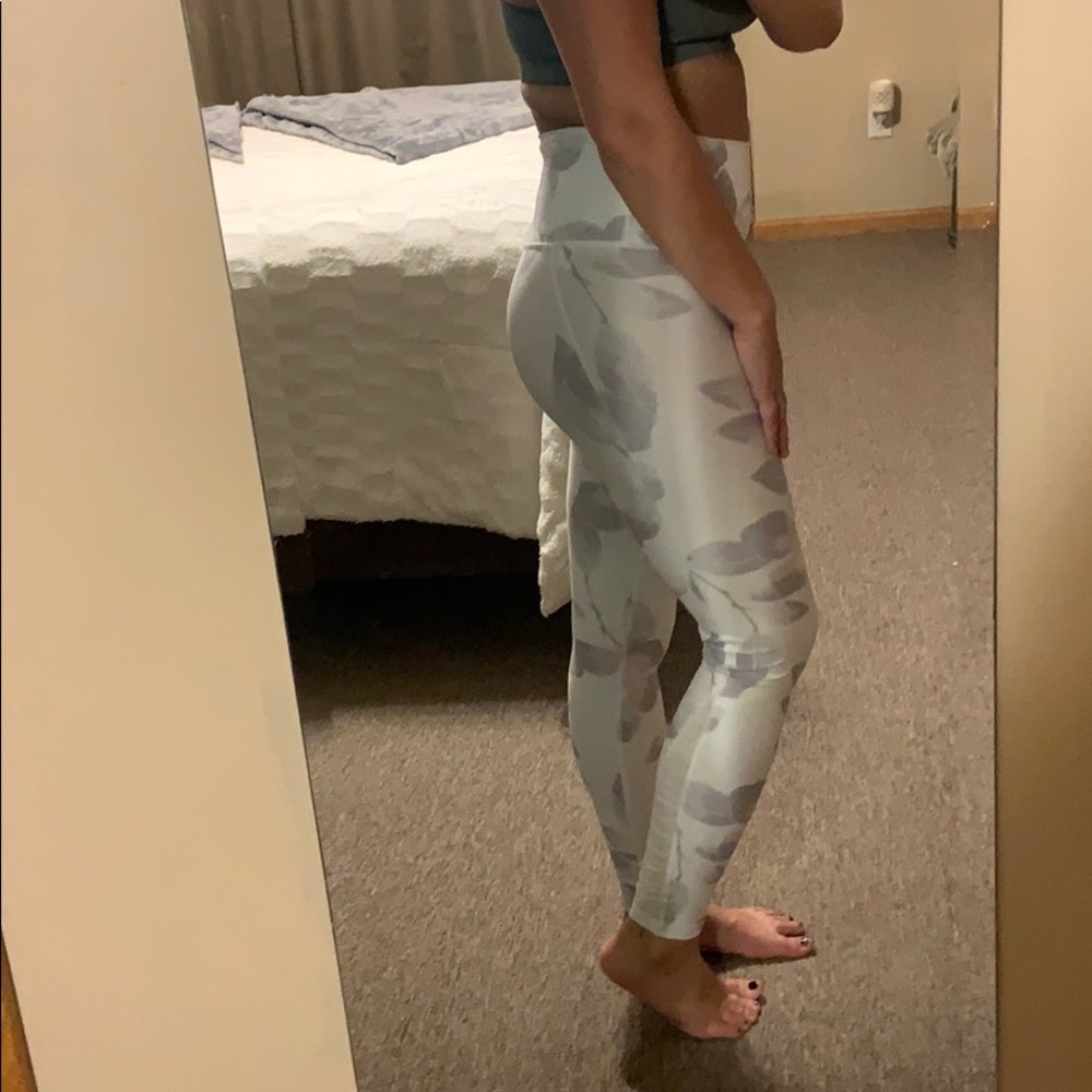 White floral Aerie Leggings